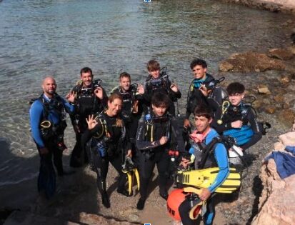 Colaboramos con<br />
limpiezas de playas.